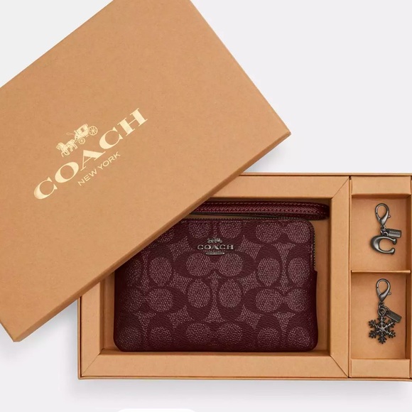 Coach BOXED CORNER ZIP WRISTLET IN SIGNATURE CANVAS WITH CHARMS - Picture 2 of 2